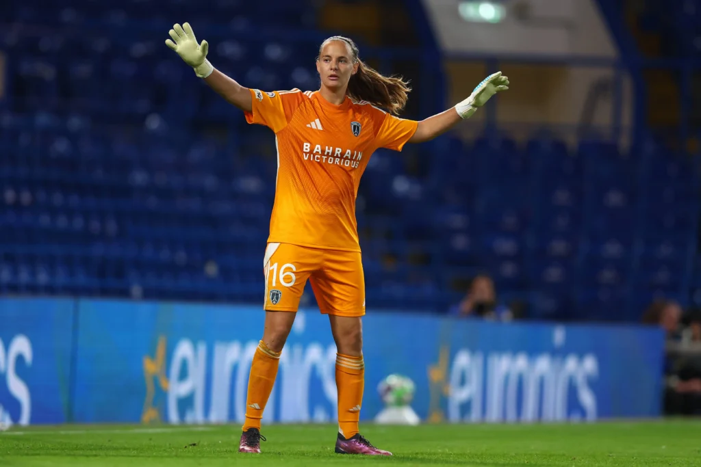 Lyon unstoppable, Fleury and PSG in pursuit