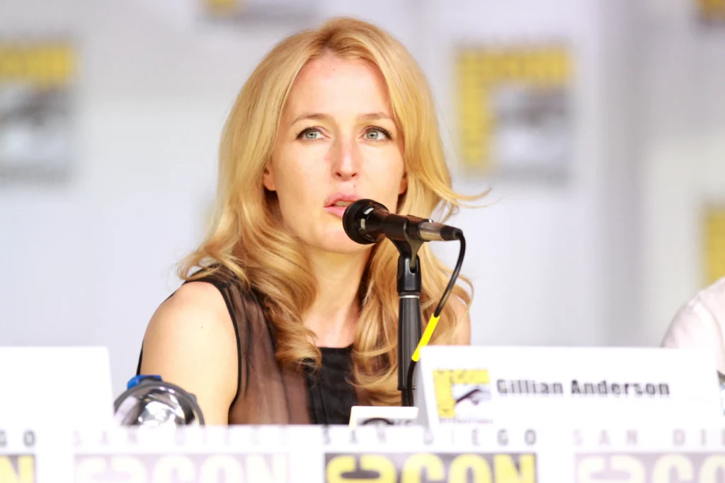 Gillian Anderson Enters Women’s Football. “The X-Files” Star Invests in an Ambitious Project